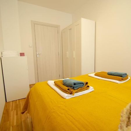 White Fields-Central 2-Bdrm Apartment With Parking Novi Sad Esterno foto