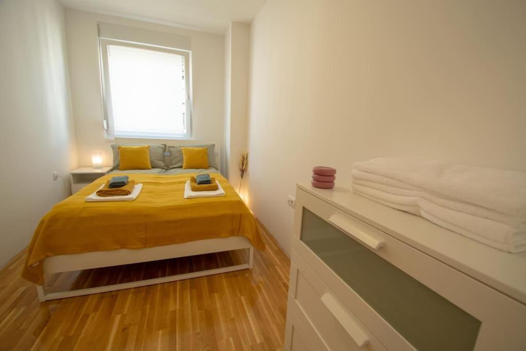 White Fields-Central 2-Bdrm Apartment With Parking Novi Sad Esterno foto