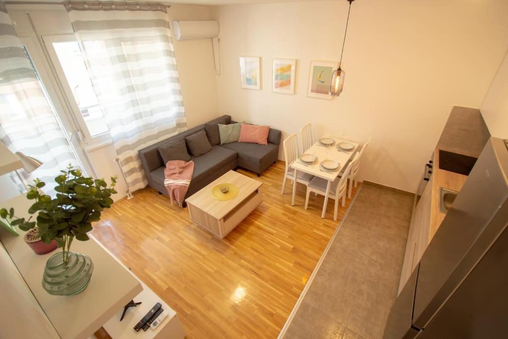 White Fields-Central 2-Bdrm Apartment With Parking Novi Sad Esterno foto