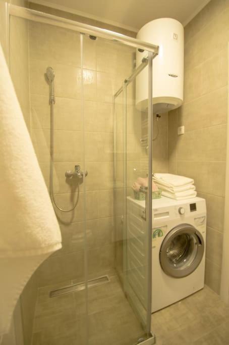 White Fields-Central 2-Bdrm Apartment With Parking Novi Sad Esterno foto