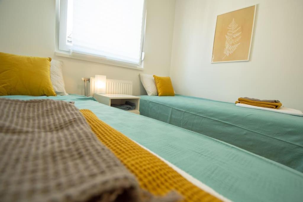 White Fields-Central 2-Bdrm Apartment With Parking Novi Sad Esterno foto
